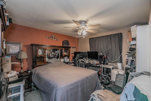 bedroom featuring ceiling fan