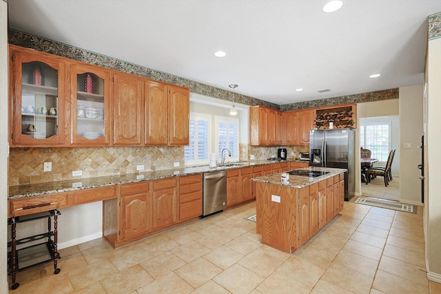 kitchen featuring sink, plenty of natural light, appliances with stainless steel finishes, and a kitchen island