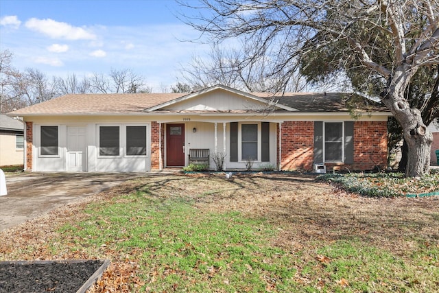 ranch-style home with a front yard