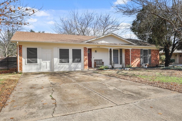 ranch-style home featuring covered porch