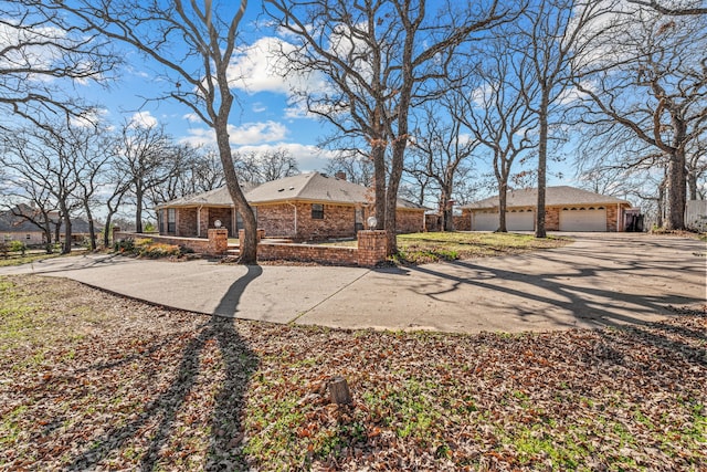 single story home featuring a garage