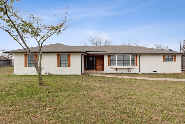 ranch-style house featuring a front yard