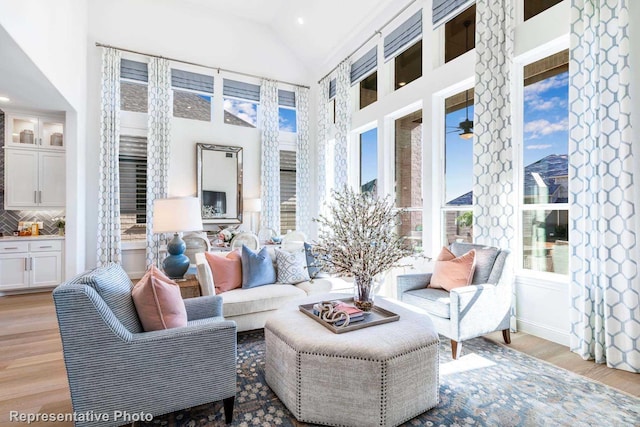 sunroom with lofted ceiling and ceiling fan