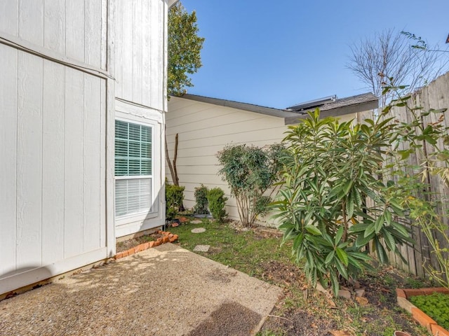 view of yard featuring a patio area