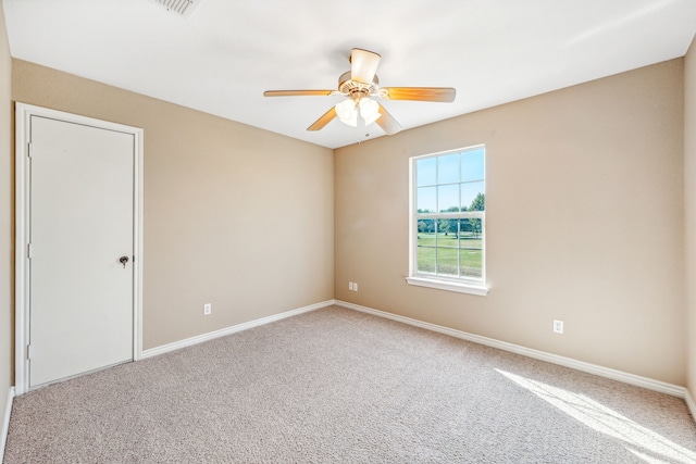 carpeted empty room featuring ceiling fan