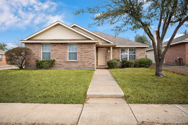 view of front facade with a front lawn