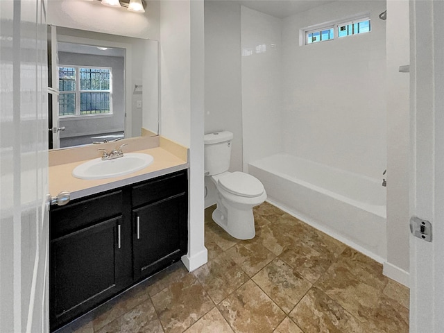 full bathroom featuring washtub / shower combination, plenty of natural light, toilet, and vanity