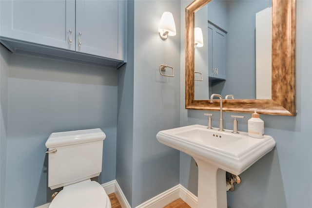 bathroom featuring sink and toilet