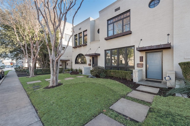 view of front of home with a front lawn