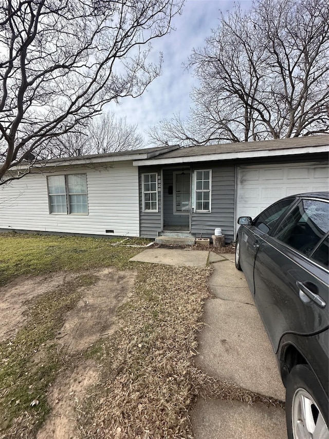 single story home featuring a garage