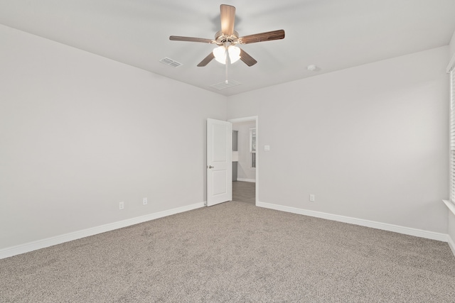 carpeted spare room featuring ceiling fan