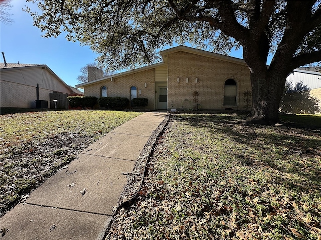 back of house featuring a yard