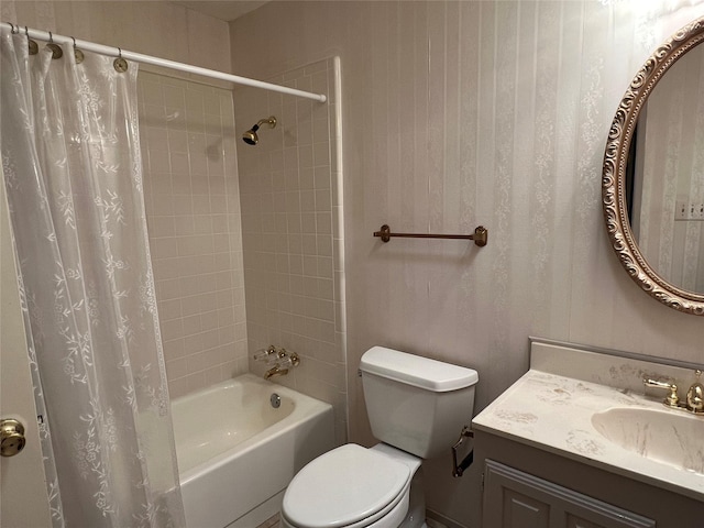 2118 Courtland Cir, Carrollton, TX 75007 - full bath featuring toilet, shower / tub combo with curtain, and vanity