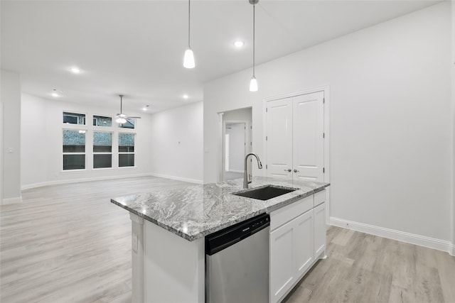 kitchen featuring dishwashing machine, a sink, baseboards, ceiling fan, and light wood-style floors