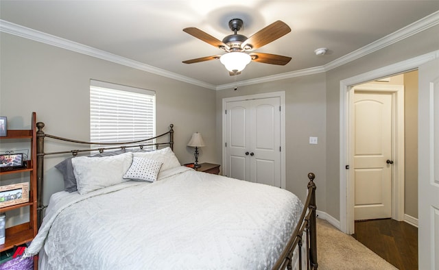 bedroom featuring ceiling fan, ornamental molding, and a closet