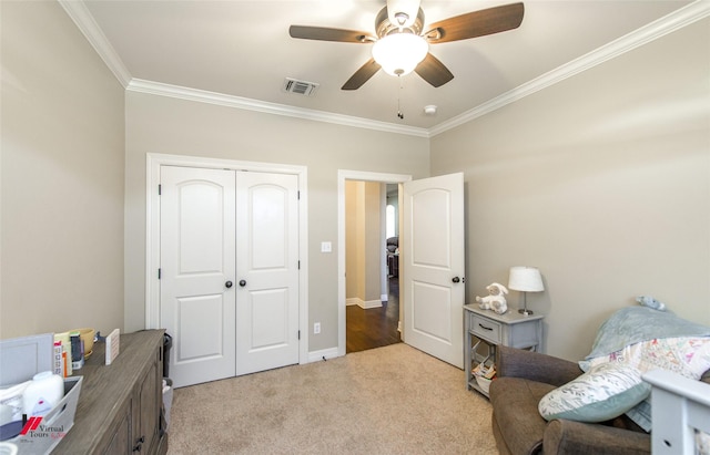 living area featuring crown molding, light colored carpet, and ceiling fan