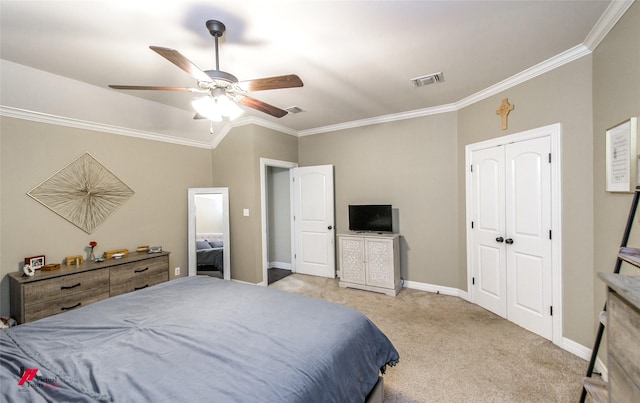 bedroom featuring light carpet, crown molding, a closet, and ceiling fan