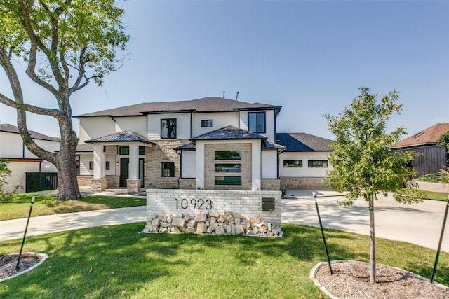 view of front of house with a front lawn