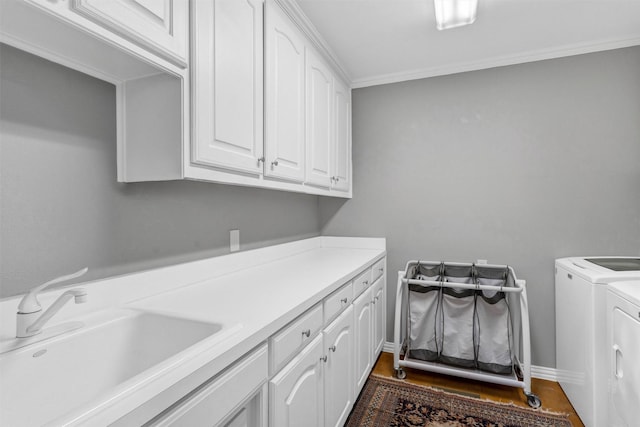 washroom with crown molding, cabinets, sink, and washer and dryer