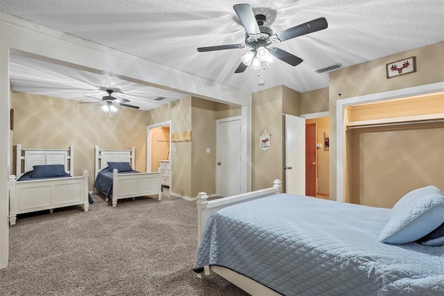 dining space with light hardwood / wood-style flooring and ceiling fan