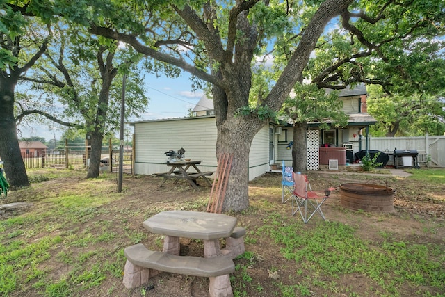 view of yard featuring a jacuzzi