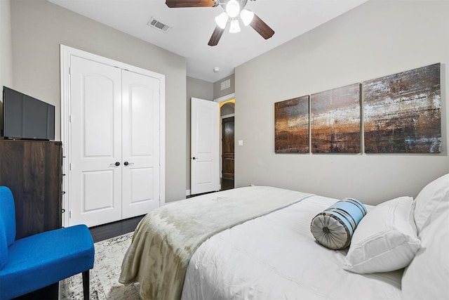 bedroom with wood-type flooring, ceiling fan, and a closet