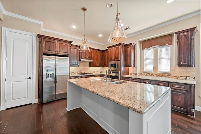 kitchen featuring sink, a kitchen island with sink, stainless steel appliances, dark hardwood / wood-style flooring, and decorative light fixtures