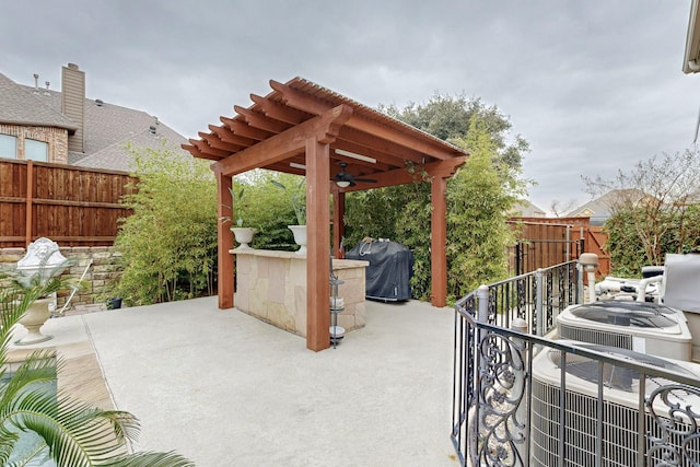 view of patio / terrace featuring area for grilling, central AC, an outdoor bar, and ceiling fan