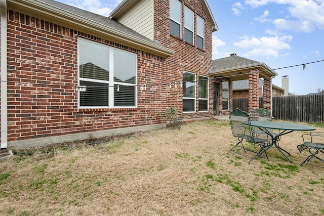 back of house featuring a lawn