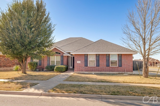 view of front of house featuring a front yard