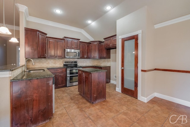 kitchen with sink, crown molding, a center island, appliances with stainless steel finishes, and kitchen peninsula