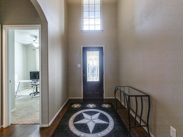 foyer with dark wood-type flooring and ceiling fan