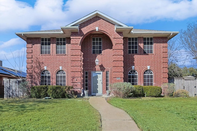 view of front of house featuring a front lawn