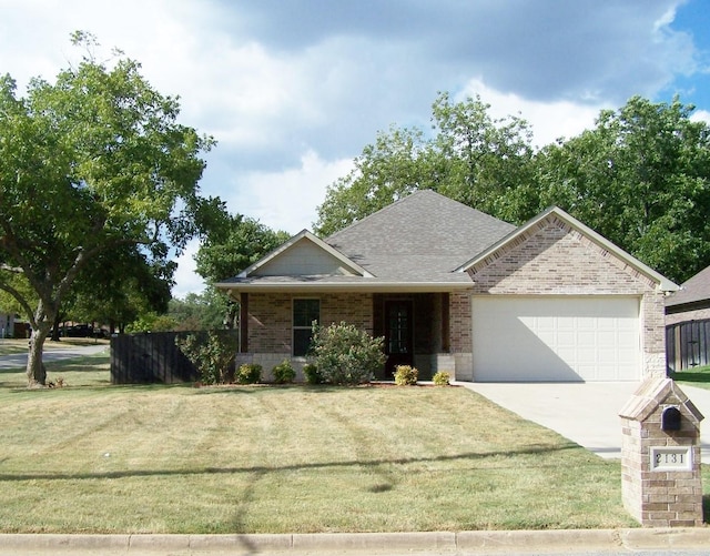 view of front facade featuring a garage and a front yard