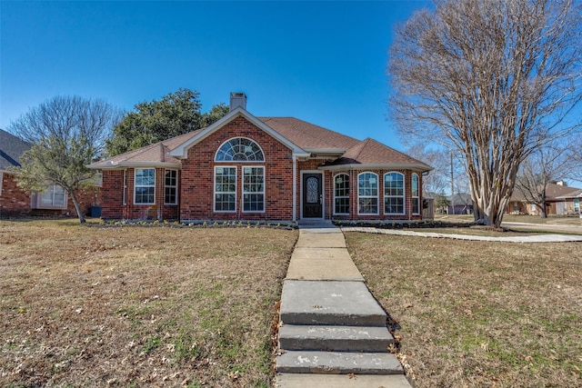 view of front of house with a front yard