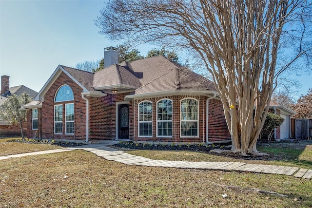 view of front of property with a front yard