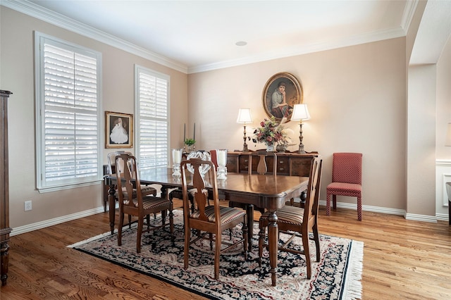 dining area featuring crown molding and light hardwood / wood-style floors