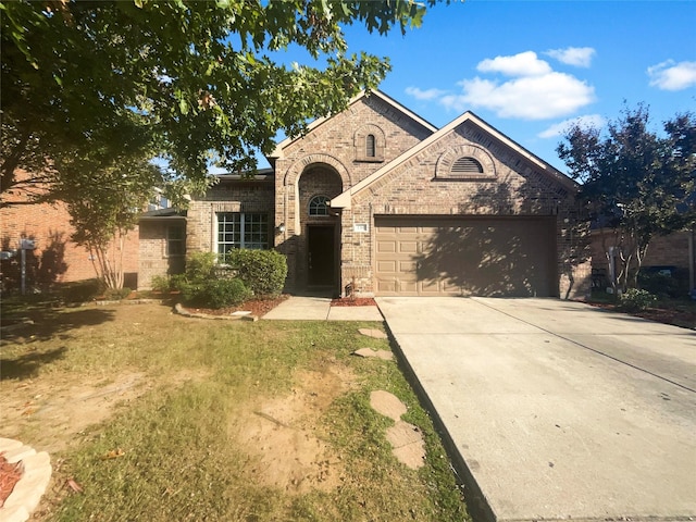 view of front facade featuring a garage