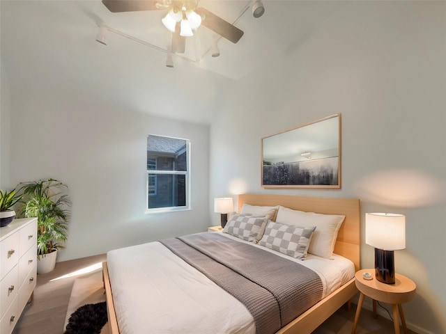 bedroom with ceiling fan