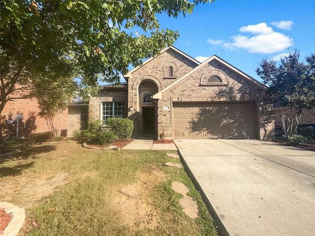 view of front facade with a garage