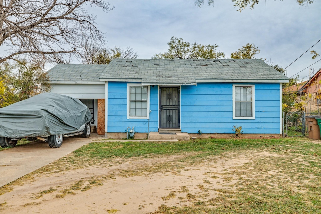 single story home with a carport