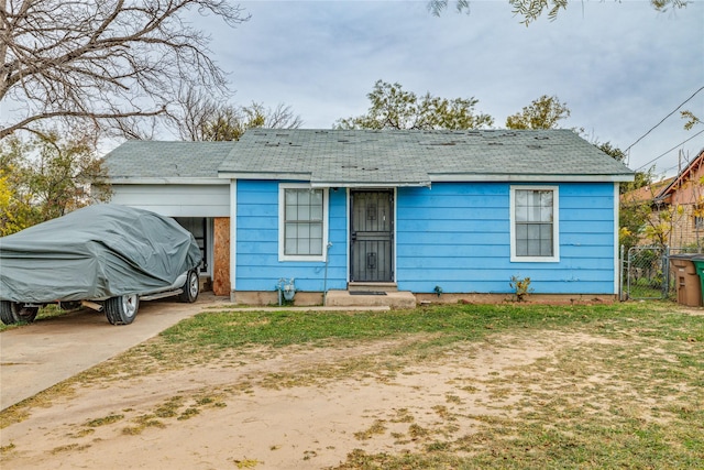 single story home with a carport