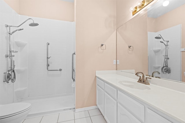 full bathroom featuring baseboards, tiled shower, toilet, tile patterned flooring, and vanity