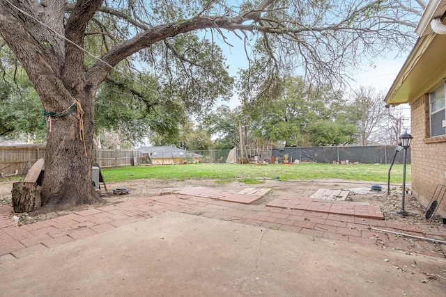 view of yard featuring a patio area