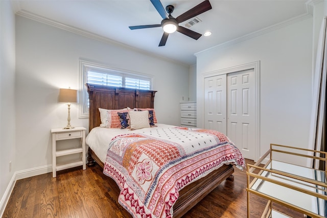 bedroom with dark hardwood / wood-style flooring, ornamental molding, a closet, and ceiling fan