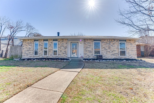 ranch-style home featuring a front lawn