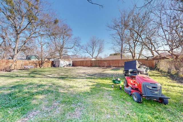 view of yard with a storage unit