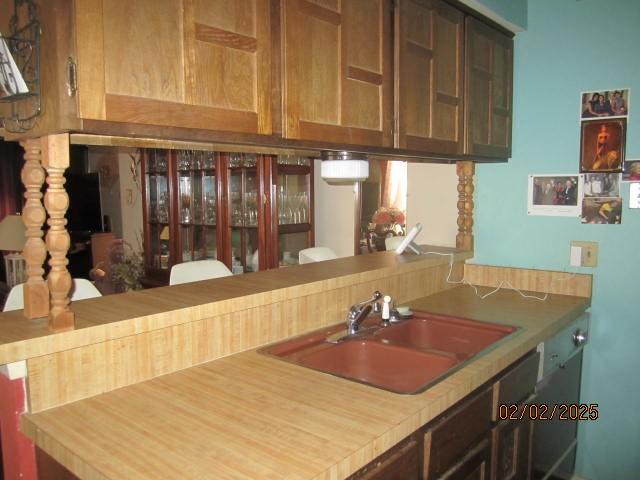 kitchen featuring sink