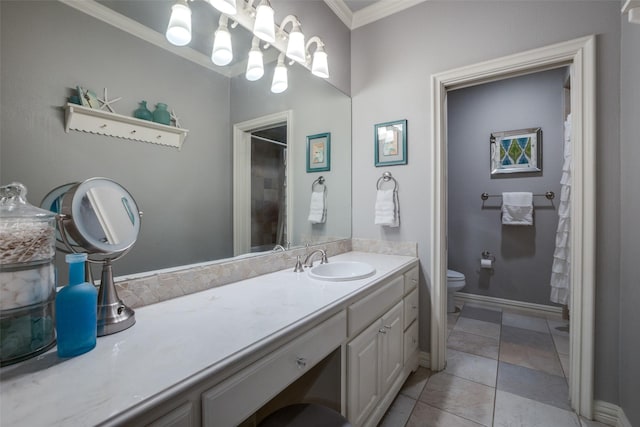 bathroom with curtained shower, crown molding, baseboards, toilet, and vanity