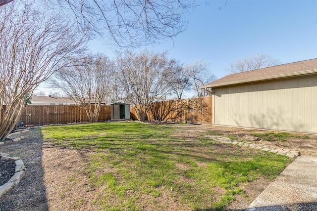 view of yard with a storage shed